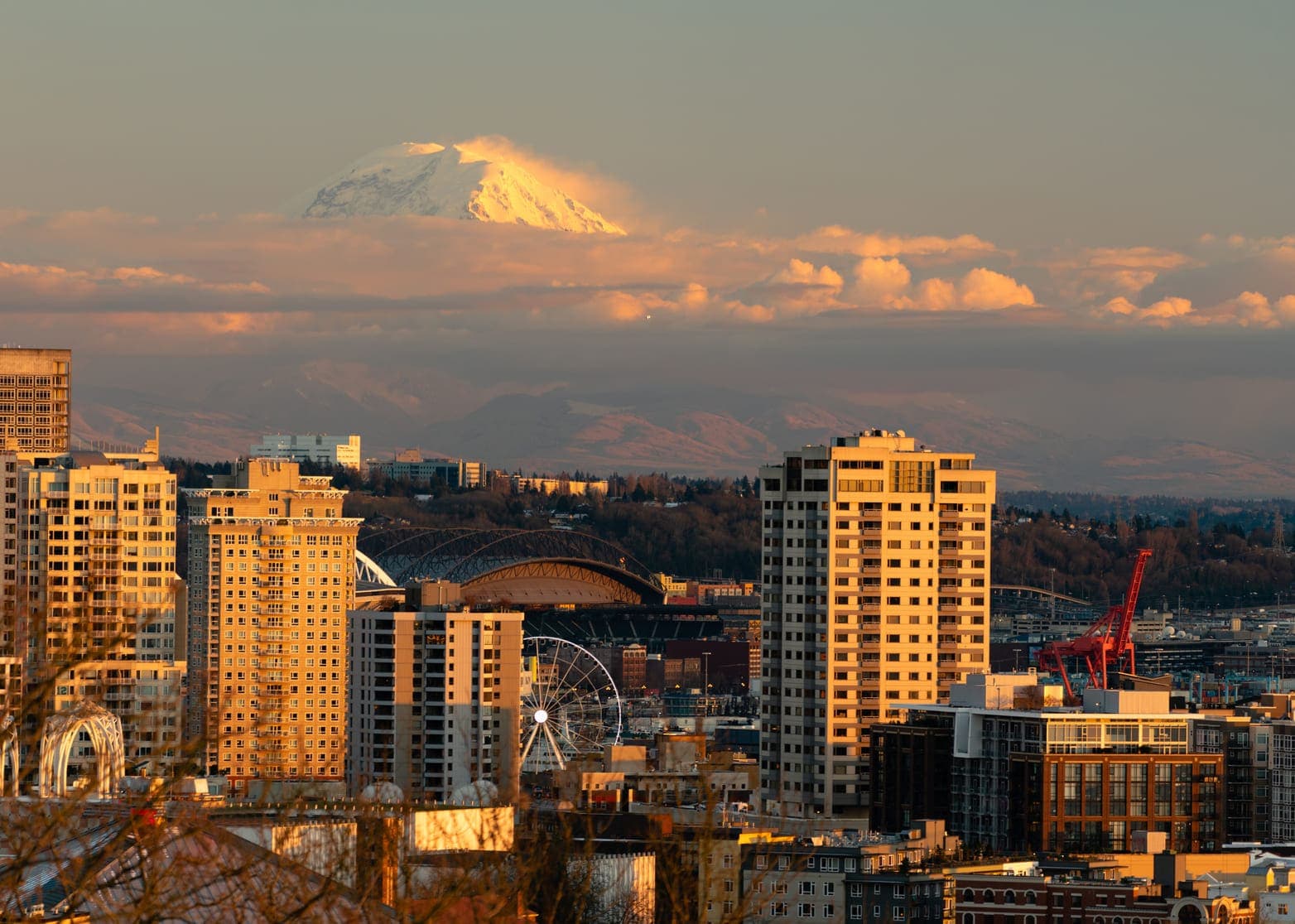 Seattle skyline with Mount Rainier at sunset